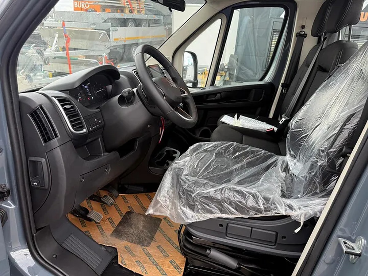 Fiat Ducato Heavy 180 autotransportér XXL – interiér kabiny