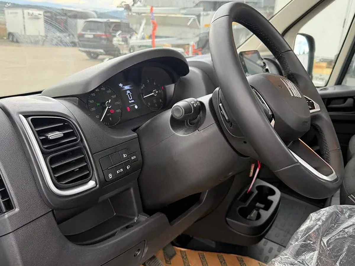 Fiat Ducato Heavy 180 autotransportér XXL – volant a palubní deska