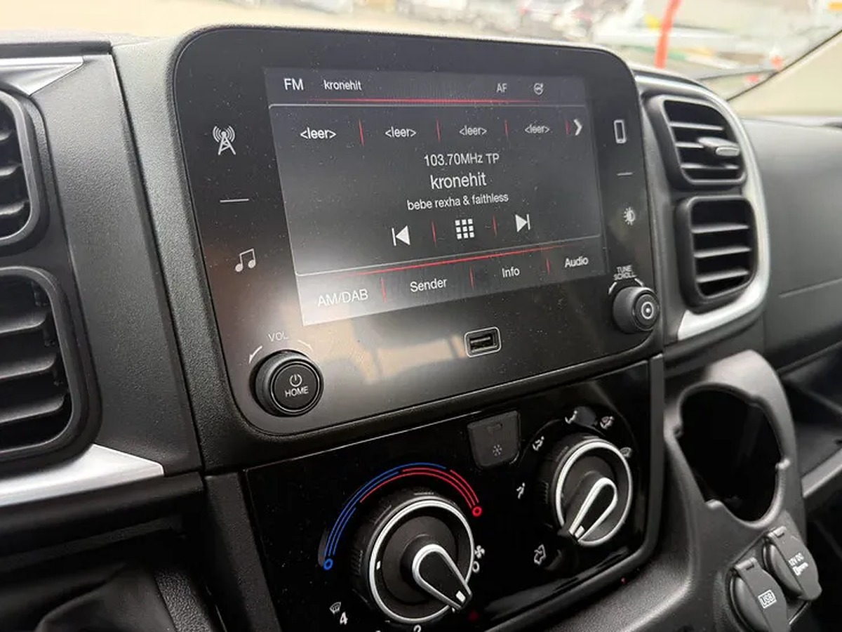 Fiat Ducato Heavy 180 autotransportér XXL – infotainment s Apple CarPlay